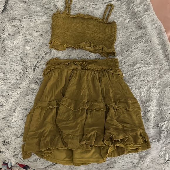 Two piece set. Skirt+croptop Color:Burnt yellowish/fall color. Brand: Listicle. - Picture 4 of 4